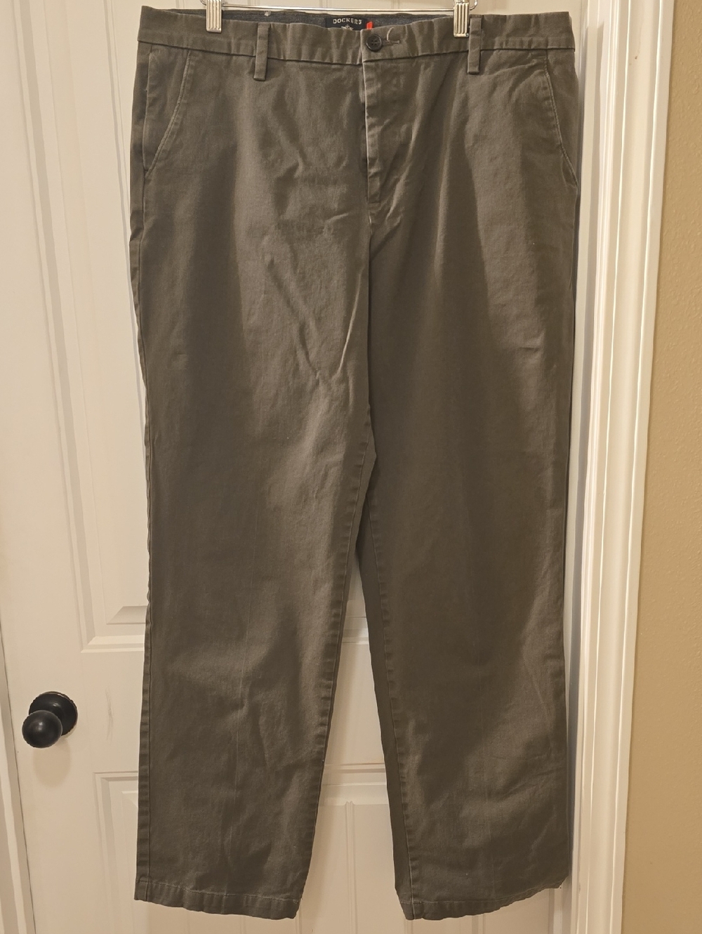 Dockers Men's Olive Chino Pants